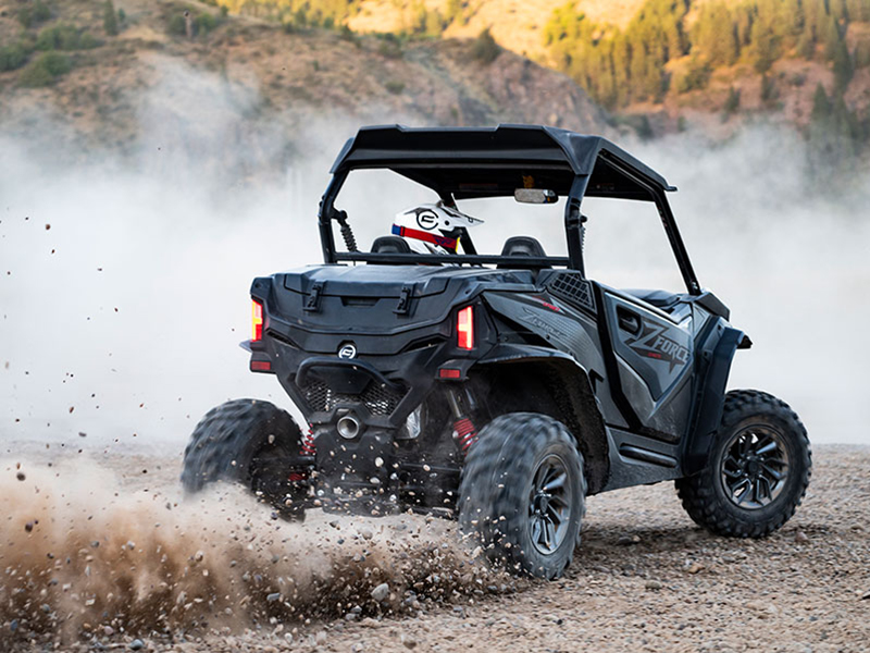 Les nouveautés 2023 segments côte à côte chez CFMOTO