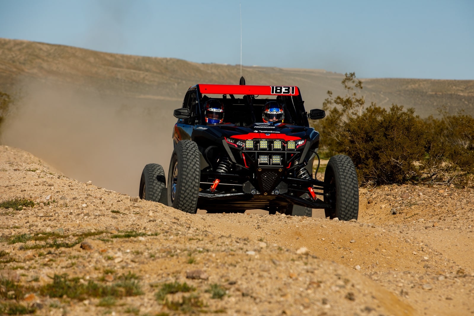 Polaris relève la barre dans le monde de la course en présentant le Gen 2 RZR Pro R Factory