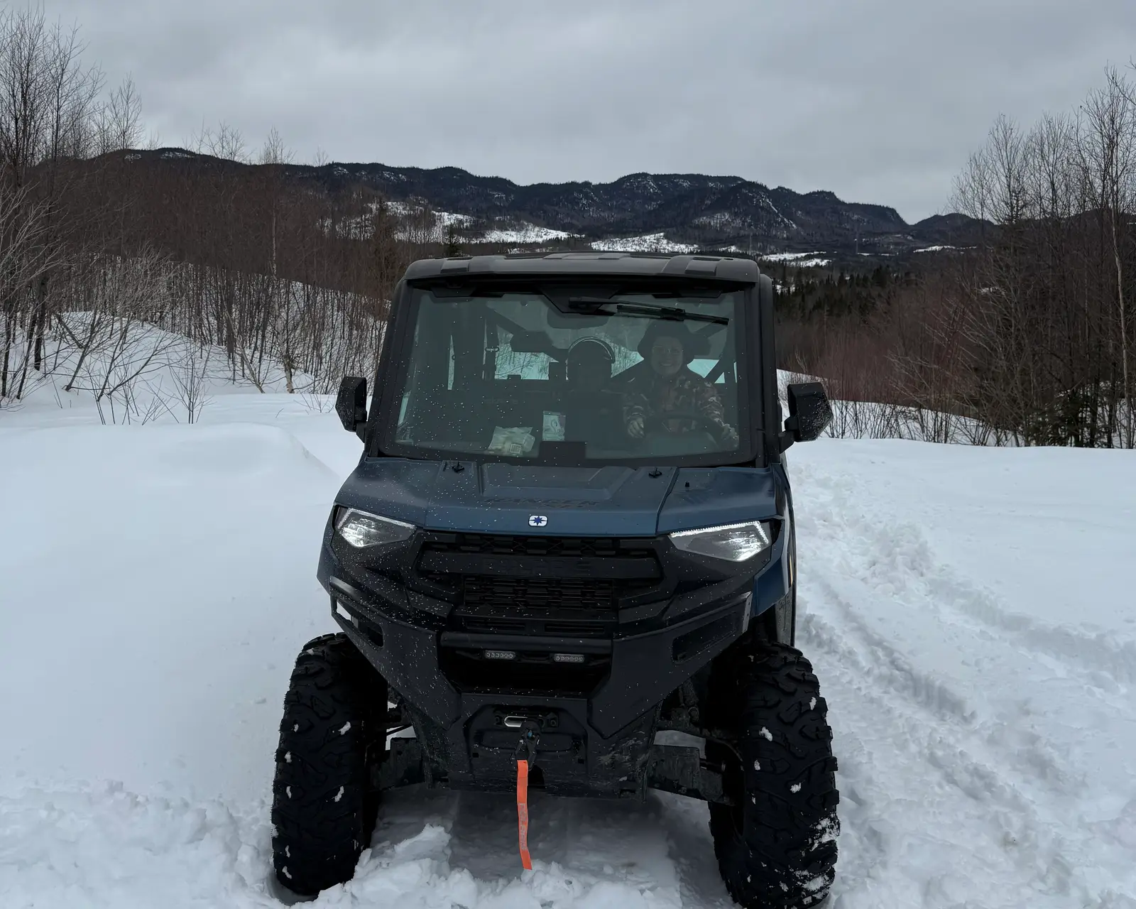 Première sortie en côte-à-côte de l’année : confort, neige et bonheur en famille!