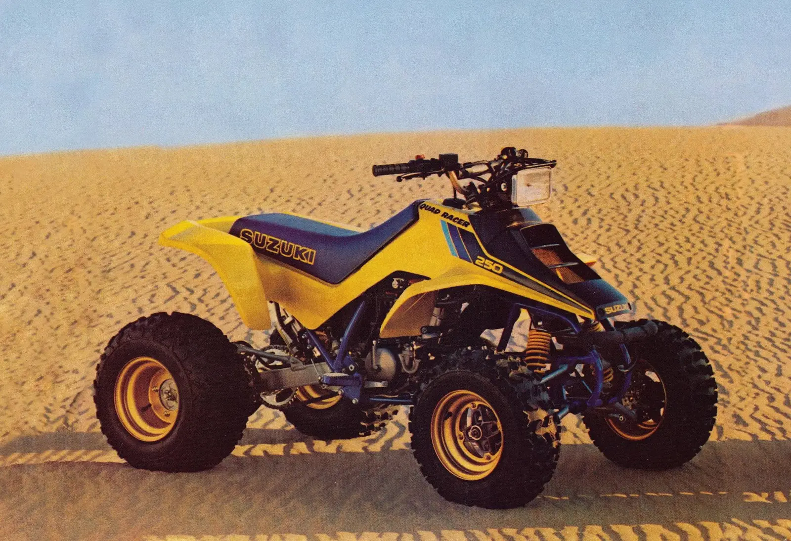 Suzuki LT250R QuadRacer : l’audace qui a changé les quads sportifs pour toujours