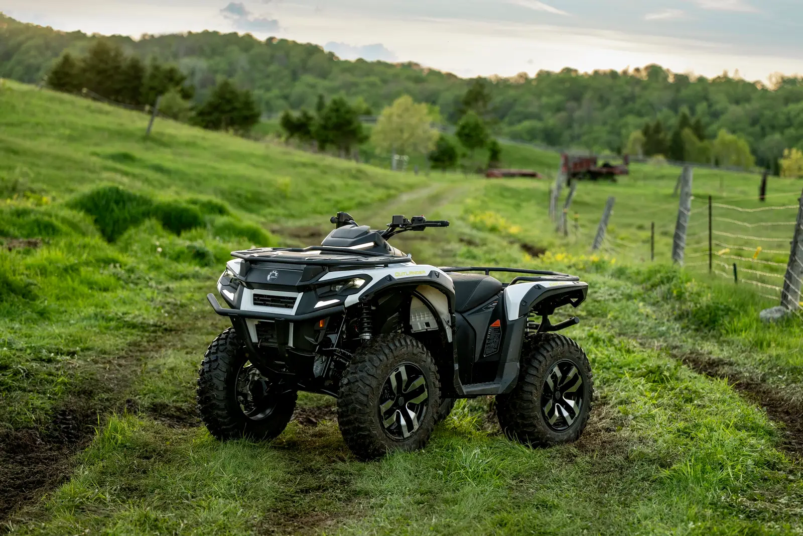 Can-Am Outlander Electric 2026 : BRP tient sa promesse avec son tout premier VTT électrique